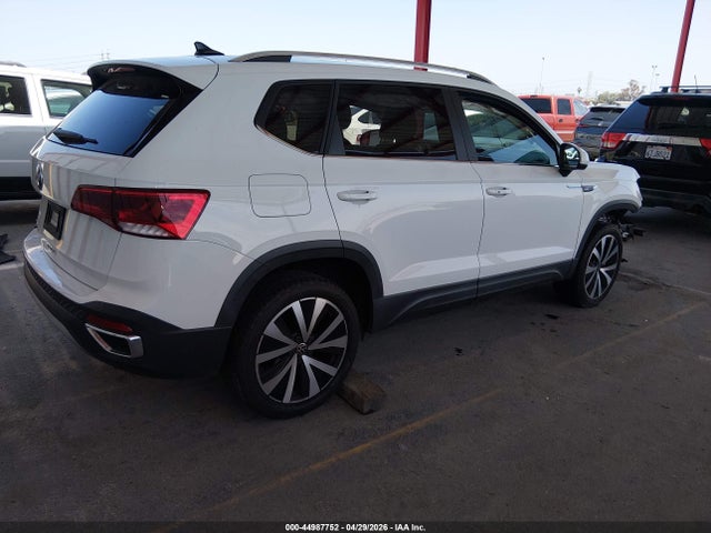 Продаж на аукціоні авто 2022 Volkswagen Taos 1.5t Se, vin: 3VVRX7B28NM045901, номер лоту: 44987752
