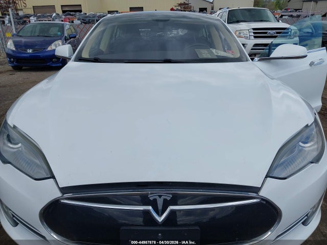 Tesla Model S P85 2014 5YJSA1H15EFP49393 Image 10