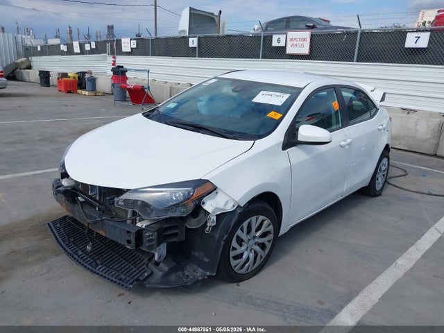 2T1BURHE9JC037945 Toyota COROLLA LE