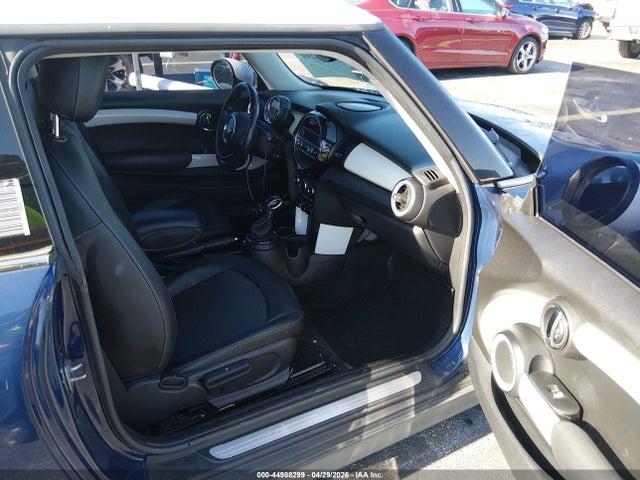 Продажа на аукционе авто 2015 Mini Hardtop Cooper, vin: WMWXM5C59FT941975, номер лота: 44988299