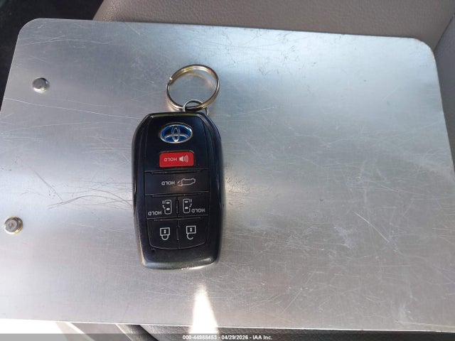 5TDJRKEC3NS135955 Toyota SIENNA XLE