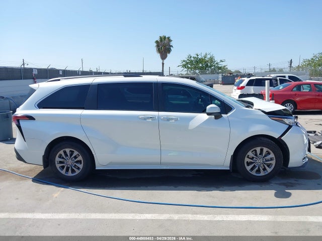 5TDJRKEC3NS135955 Toyota SIENNA XLE