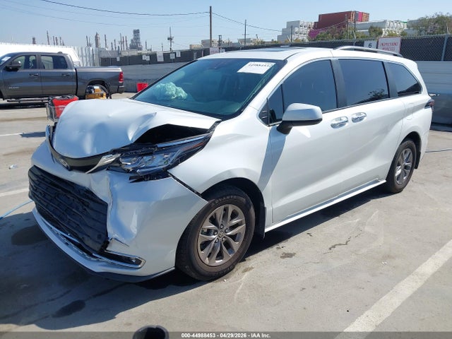5TDJRKEC3NS135955 Toyota SIENNA XLE