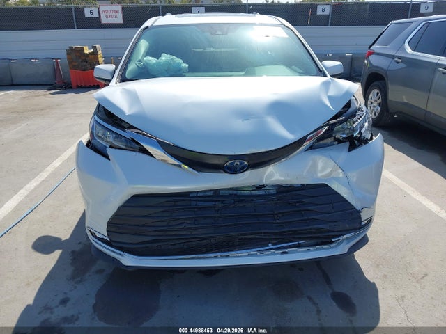 5TDJRKEC3NS135955 Toyota SIENNA XLE