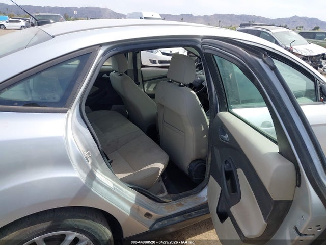 1FADP3F25JL225317 Ford FOCUS SE