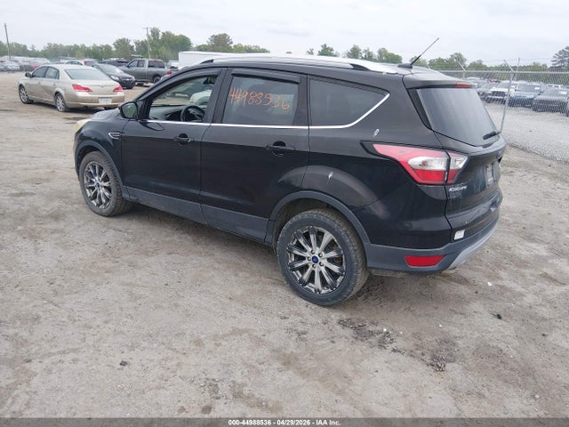 44988536 :رقم المزاد ، 1FMCU9J96HUE52067 vin ، 2017 Ford Escape Titanium مزاد بيع