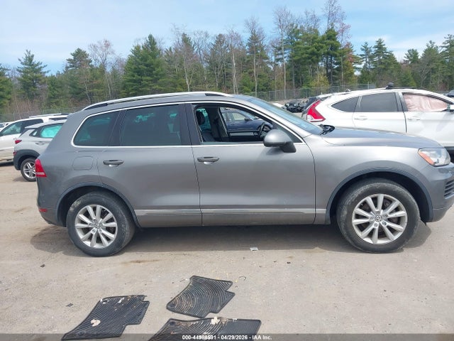 2014 Volkswagen Touareg 3.6l Sport მანქანა იყიდება აუქციონზე, vin: WVGEF9BP2ED004727, აუქციონის ნომერი: 44988591