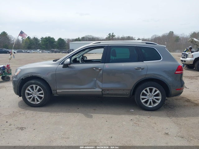 2014 Volkswagen Touareg 3.6l Sport მანქანა იყიდება აუქციონზე, vin: WVGEF9BP2ED004727, აუქციონის ნომერი: 44988591