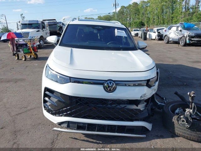 Продажа на аукционе авто 2025 Volkswagen Tiguan 2.0t Sel R-line, vin: 3VVLR7RM2SM045122, номер лота: 44988608