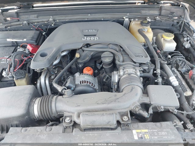 1C4HJXDG3JW172649 Jeep Wrangler Unlimited Sport 4x4