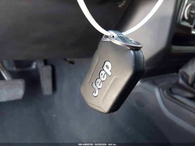 1C4HJXDG3JW172649 Jeep Wrangler Unlimited Sport 4x4