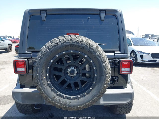 1C4HJXDG3JW172649 Jeep Wrangler Unlimited Sport 4x4