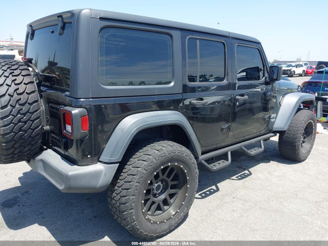1C4HJXDG3JW172649 Jeep Wrangler Unlimited Sport 4x4
