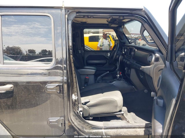 1C4HJXDG3JW172649 Jeep Wrangler Unlimited Sport 4x4