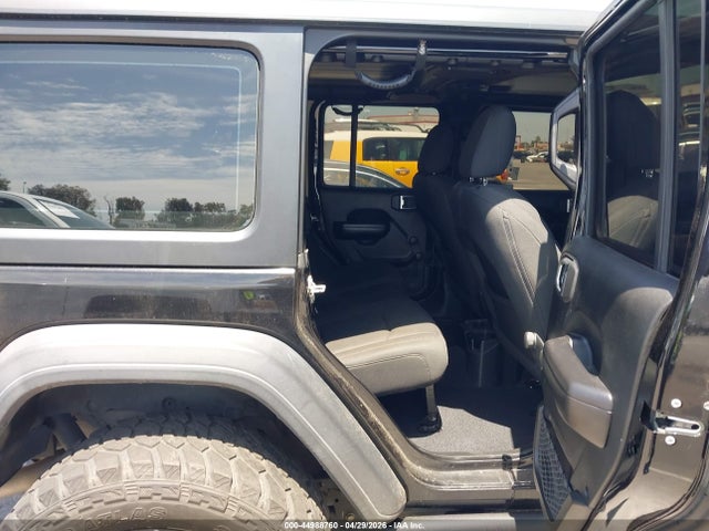 1C4HJXDG3JW172649 Jeep Wrangler Unlimited Sport 4x4