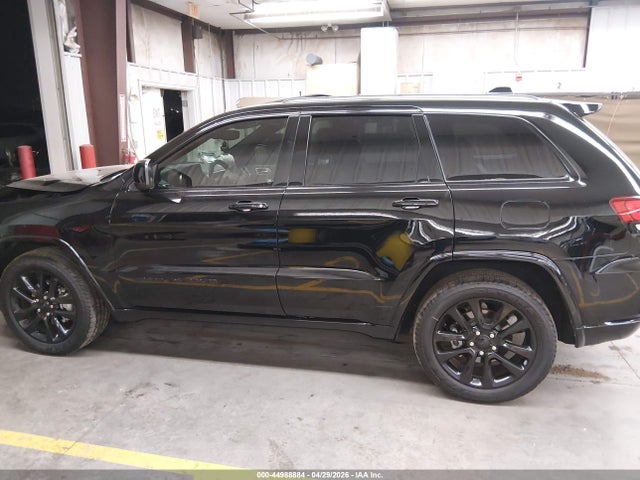1C4RJEAG2JC512470 Jeep Grand Cherokee Altitude 4x2