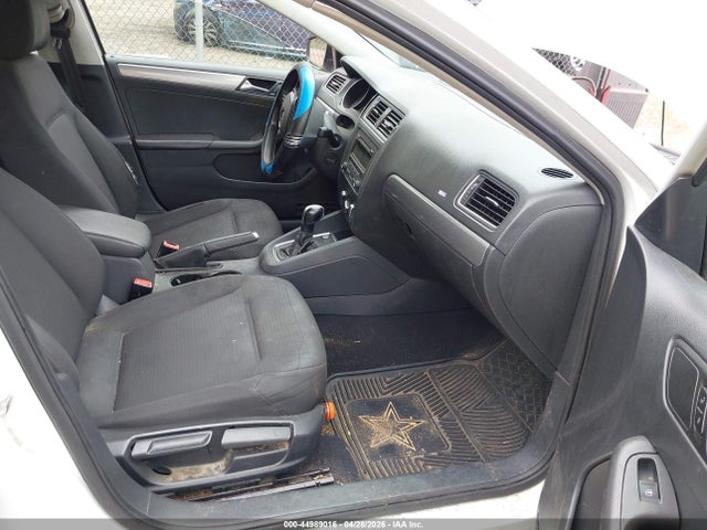 44989016 :رقم المزاد ، 3VWD17AJ8FM289968 vin ، 2015 Volkswagen Jetta 1.8t Se مزاد بيع