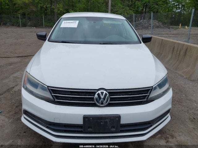 44989016 :رقم المزاد ، 3VWD17AJ8FM289968 vin ، 2015 Volkswagen Jetta 1.8t Se مزاد بيع