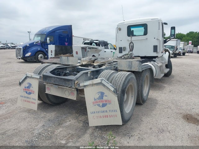 44989210 :رقم المزاد ، 1XPCDP9X1JD490872 vin ، 2018 Peterbilt 567 مزاد بيع
