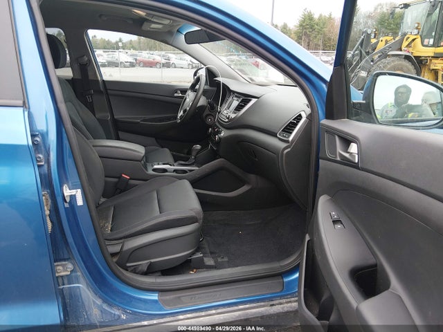 44989490 :رقم المزاد ، KM8J2CA42JU776461 vin ، 2018 Hyundai Tucson Se مزاد بيع