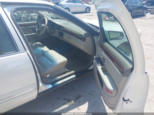 1998 Cadillac Deville Standard მანქანა იყიდება აუქციონზე, vin: 1G6KD54YXWU776411, აუქციონის ნომერი: 44989556