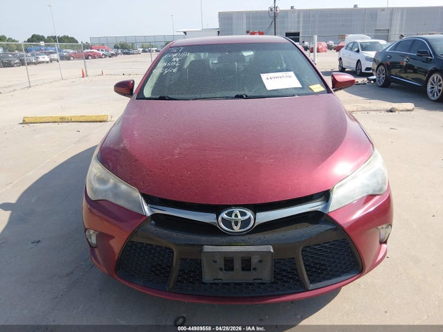 44989558 :رقم المزاد ، 4T1BF1FK4HU755156 vin ، 2017 Toyota Camry Se مزاد بيع