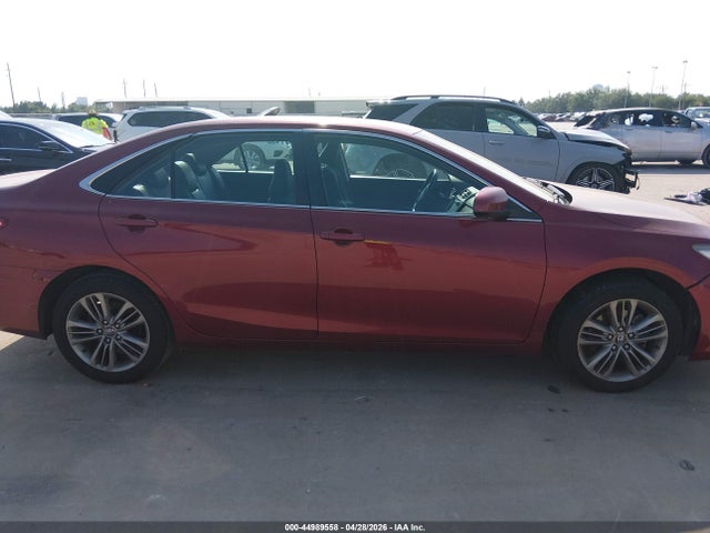 44989558 :رقم المزاد ، 4T1BF1FK4HU755156 vin ، 2017 Toyota Camry Se مزاد بيع