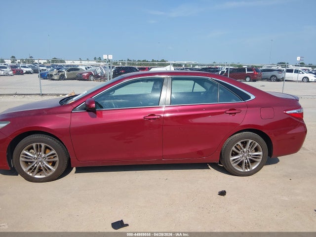 44989558 :رقم المزاد ، 4T1BF1FK4HU755156 vin ، 2017 Toyota Camry Se مزاد بيع