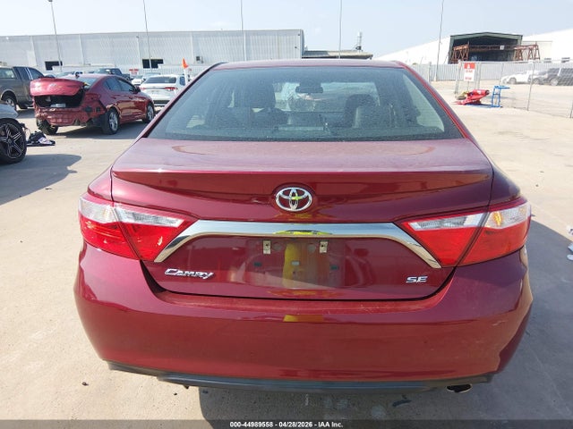 44989558 :رقم المزاد ، 4T1BF1FK4HU755156 vin ، 2017 Toyota Camry Se مزاد بيع
