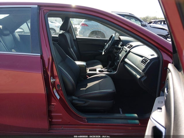 44989558 :رقم المزاد ، 4T1BF1FK4HU755156 vin ، 2017 Toyota Camry Se مزاد بيع