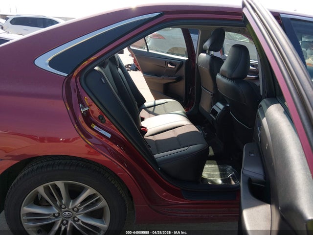 44989558 :رقم المزاد ، 4T1BF1FK4HU755156 vin ، 2017 Toyota Camry Se مزاد بيع