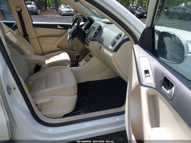 44989565 :رقم المزاد ، WVGAV7AXXHK016292 vin ، 2017 Volkswagen Tiguan 2.0t/2.0t S مزاد بيع