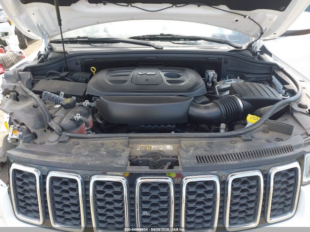 1C4RJFAG4JC207266 Jeep Grand Cherokee Laredo 4x4