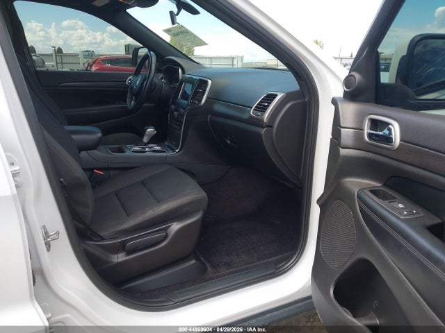 1C4RJFAG4JC207266 Jeep Grand Cherokee Laredo 4x4