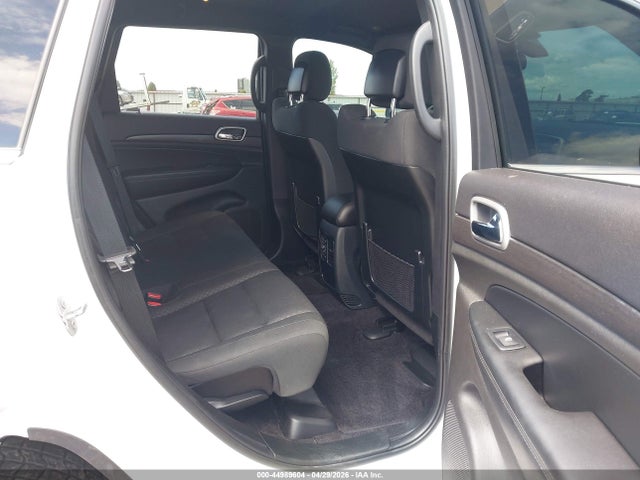 1C4RJFAG4JC207266 Jeep Grand Cherokee Laredo 4x4