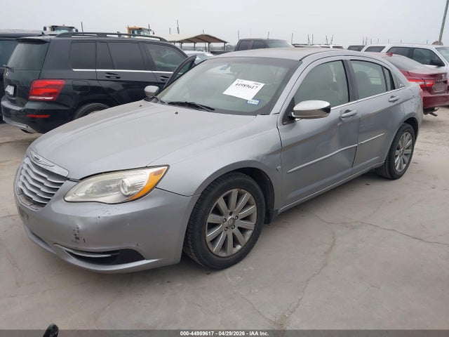 44989617 :رقم المزاد ، 1C3CCBBG6DN704145 vin ، 2013 Chrysler 200 Touring مزاد بيع
