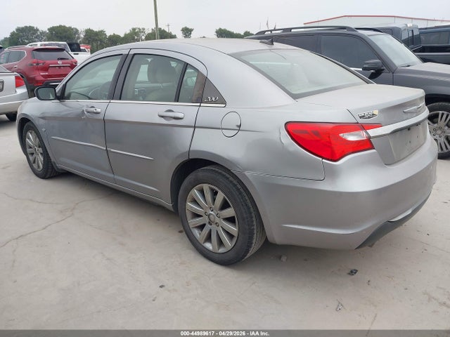 44989617 :رقم المزاد ، 1C3CCBBG6DN704145 vin ، 2013 Chrysler 200 Touring مزاد بيع