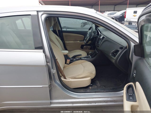 44989617 :رقم المزاد ، 1C3CCBBG6DN704145 vin ، 2013 Chrysler 200 Touring مزاد بيع