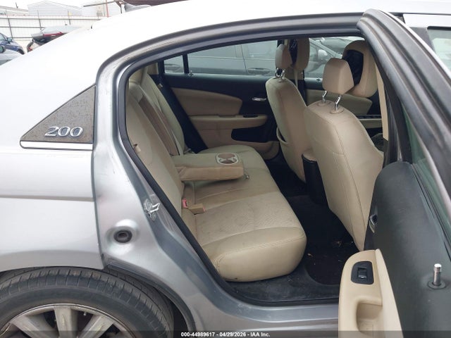 44989617 :رقم المزاد ، 1C3CCBBG6DN704145 vin ، 2013 Chrysler 200 Touring مزاد بيع