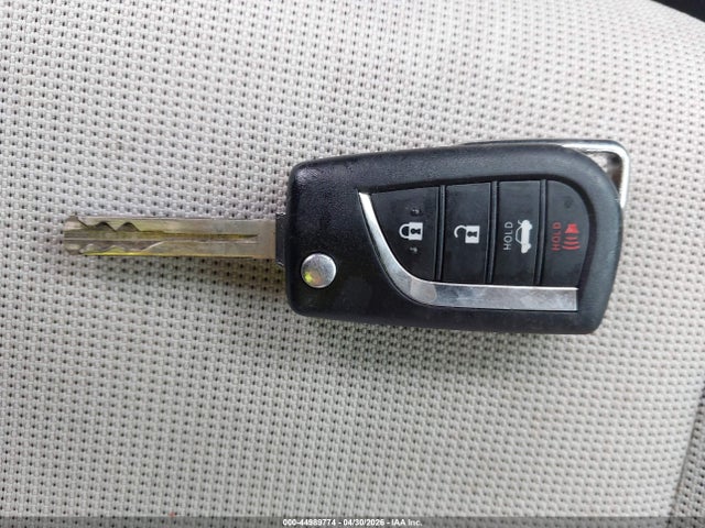 44989774 :رقم المزاد ، 5YFEPMAEXNP320331 vin ، 2022 Toyota Corolla Le مزاد بيع