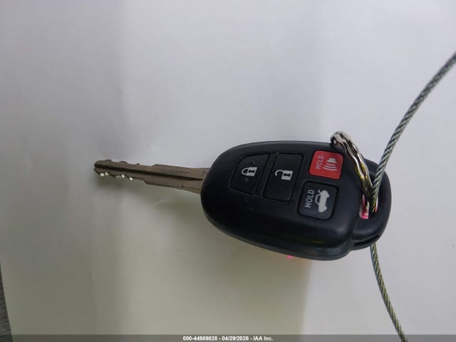 44989828 :رقم المزاد ، 4T1BF1FK5GU549679 vin ، 2016 Toyota Camry Se مزاد بيع