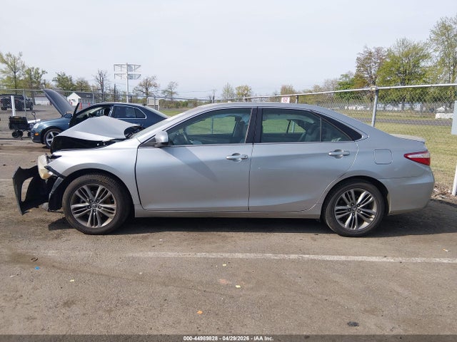 44989828 :رقم المزاد ، 4T1BF1FK5GU549679 vin ، 2016 Toyota Camry Se مزاد بيع
