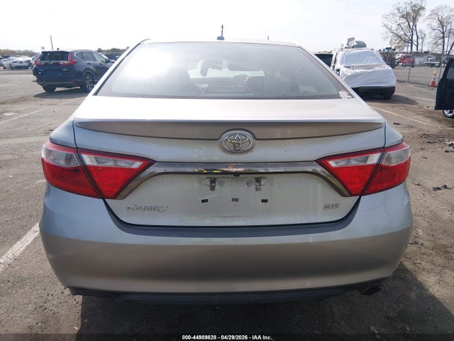 44989828 :رقم المزاد ، 4T1BF1FK5GU549679 vin ، 2016 Toyota Camry Se مزاد بيع