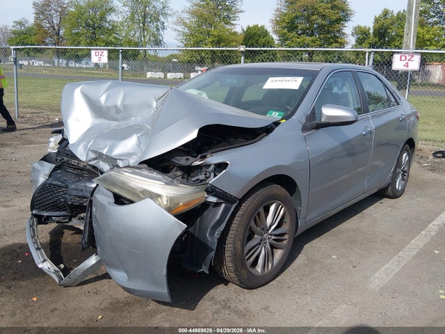 44989828 :رقم المزاد ، 4T1BF1FK5GU549679 vin ، 2016 Toyota Camry Se مزاد بيع