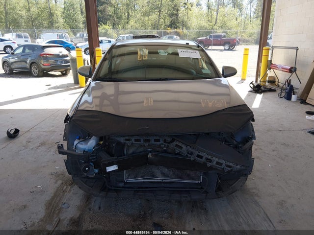 5NPD74LF9HH104070 Hyundai ELANTRA SE