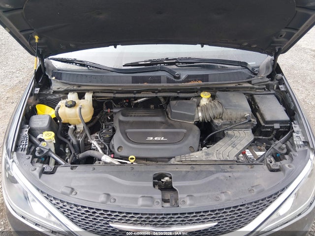 Aukcja sprzedaży 2017 Chrysler Pacifica Touring-l, vin: 2C4RC1BG1HR611235, numer aukcji: 44990040