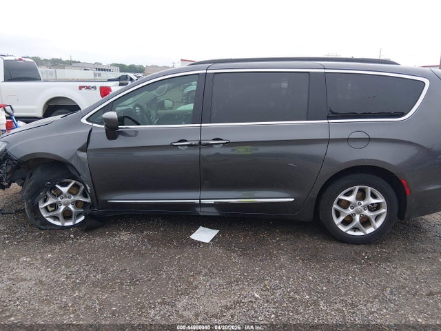 Aukcja sprzedaży 2017 Chrysler Pacifica Touring-l, vin: 2C4RC1BG1HR611235, numer aukcji: 44990040