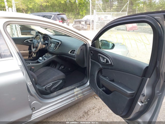 44990057 :رقم المزاد ، 1C3CCCAB8FN585948 vin ، 2015 Chrysler 200 Limited مزاد بيع