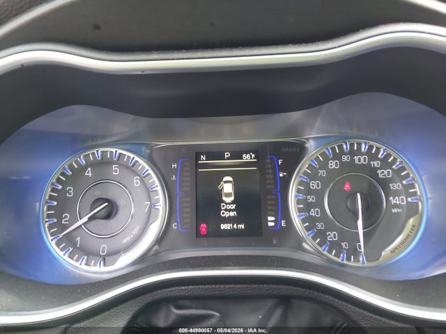 44990057 :رقم المزاد ، 1C3CCCAB8FN585948 vin ، 2015 Chrysler 200 Limited مزاد بيع