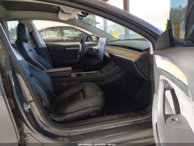 44990082 :رقم المزاد ، 5YJ3E1EAXMF987185 vin ، 2021 Tesla Model 3 Standard Range Plus Rear-wheel Drive مزاد بيع
